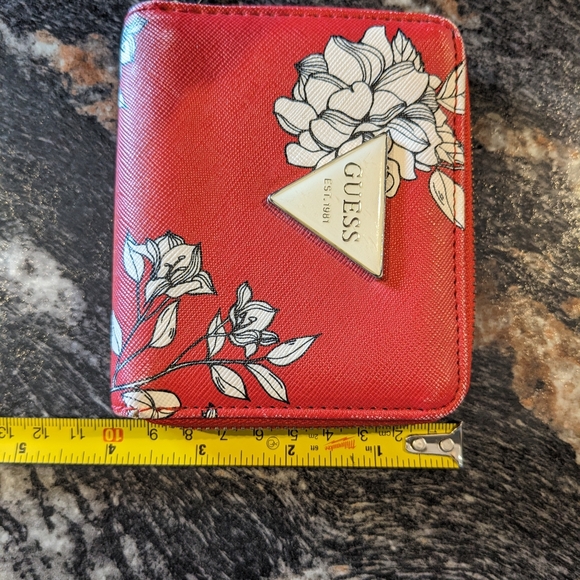 GUESS Flora Wallet with a Zipper - Picture 3 of 7